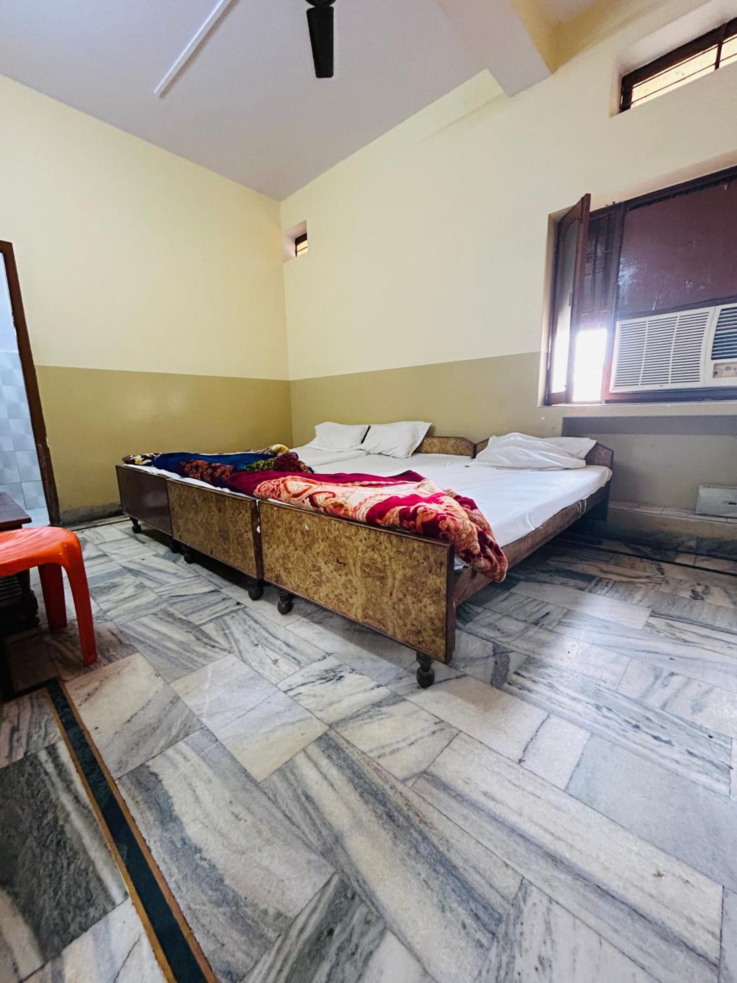 Satsang Lodge Váránasí Exteriér fotografie