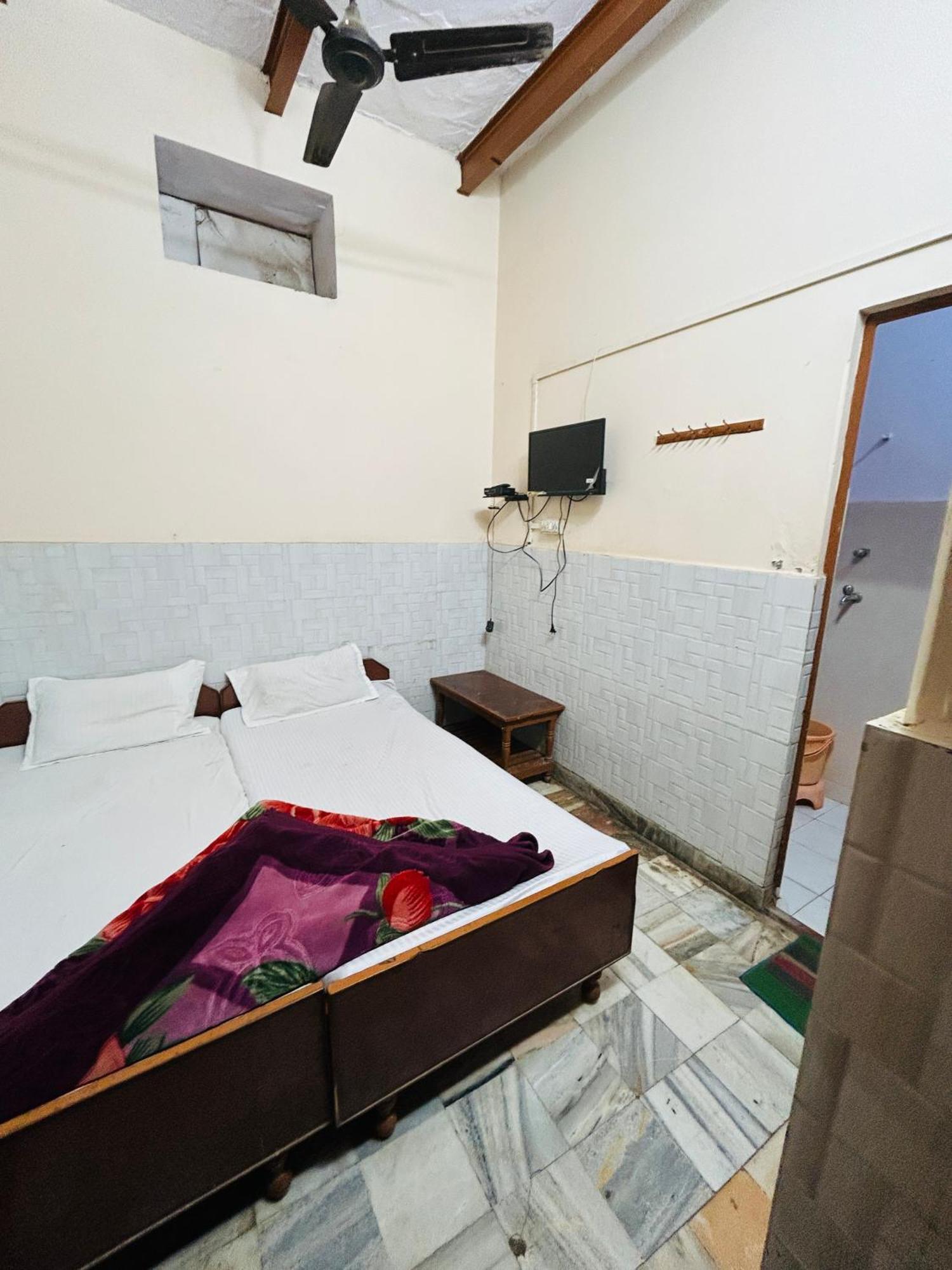 Satsang Lodge Váránasí Exteriér fotografie